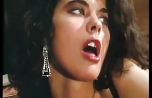 რა მასაჟი, რომ აძლევს ამ busty black girl