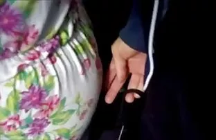 ისინი რესტორნიდან დატოვებენ, რადგან წყვილი წყვილს იღებს
