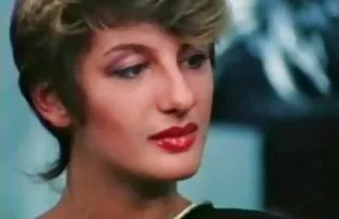 დედა სძინავს და მას მანიპულირებს