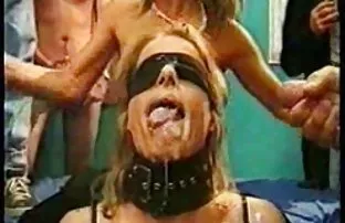 Fat mature იღებს გამაცხელებელი თავზე ბურთები