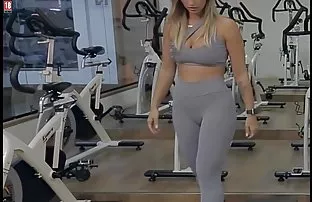 სანახაობრივი threesome ერთად plump Sara Jay და Tiffany Blake