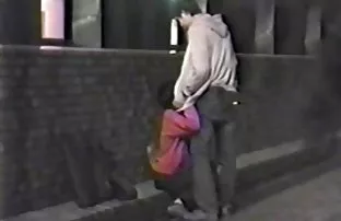 სამი ლამაზი whore მეგობრები ჭამა pussy in მინერალურ