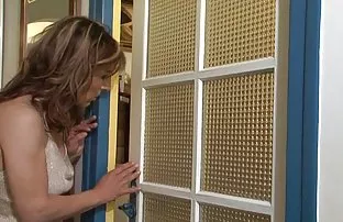 დირექტორმა დასცინის დასუფთავების ბიჭი
